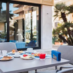 4* Hotel Fly Decó